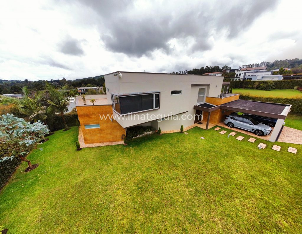 dji_fly_20250505_110428_122_1746476655664_pano_optimized